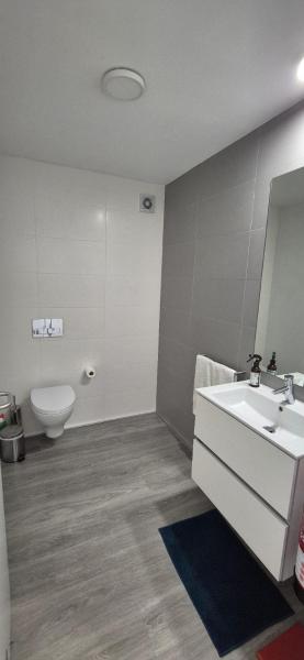 Smile and Wave Apartment